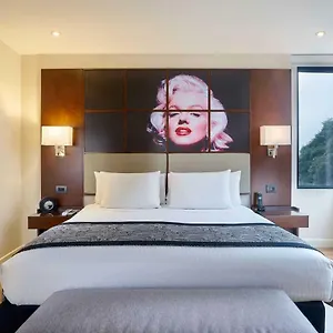 Hotel Celebrities