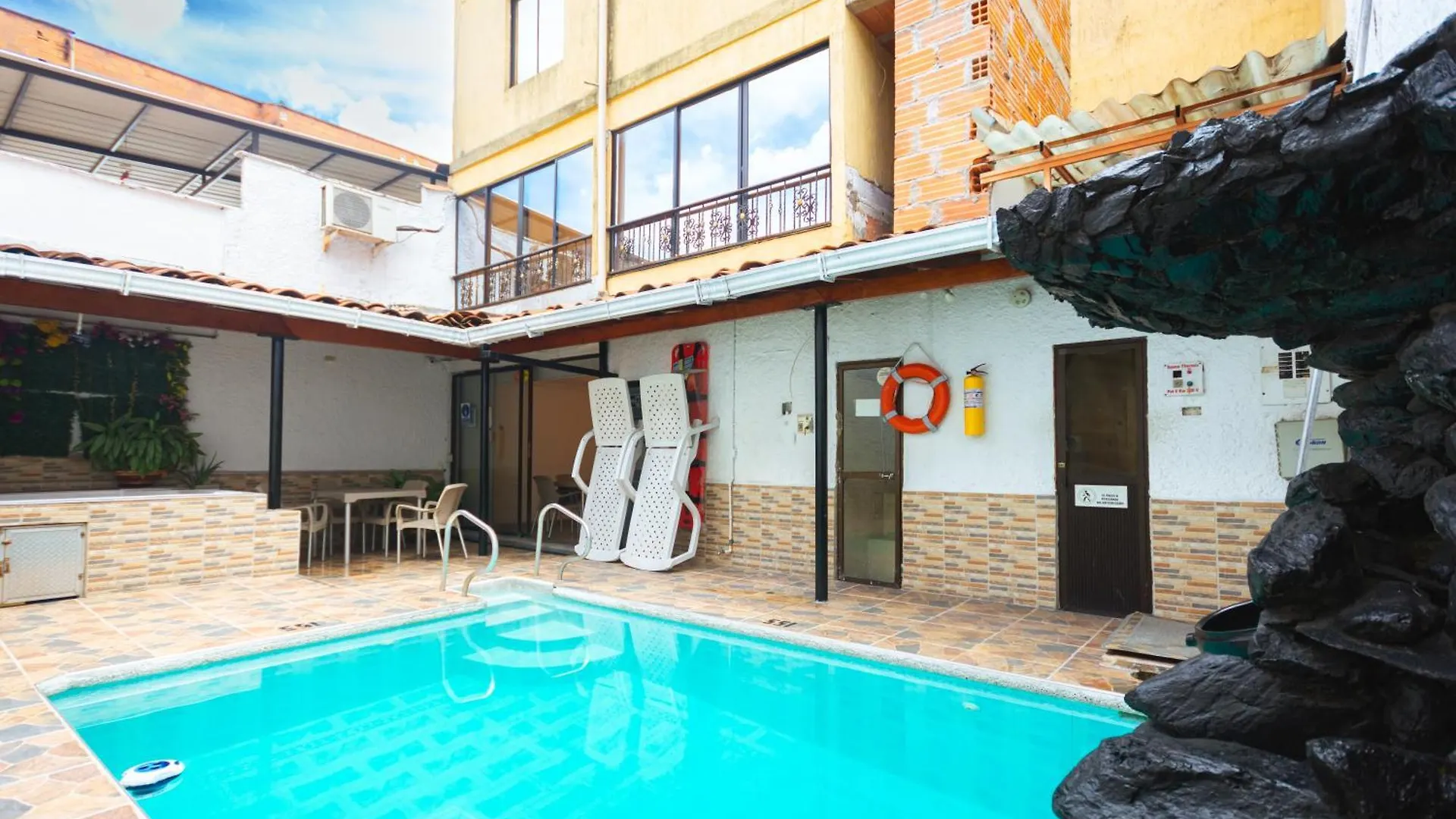 Hotel Colores Boutique 메딜린 4*,  콜롬비아