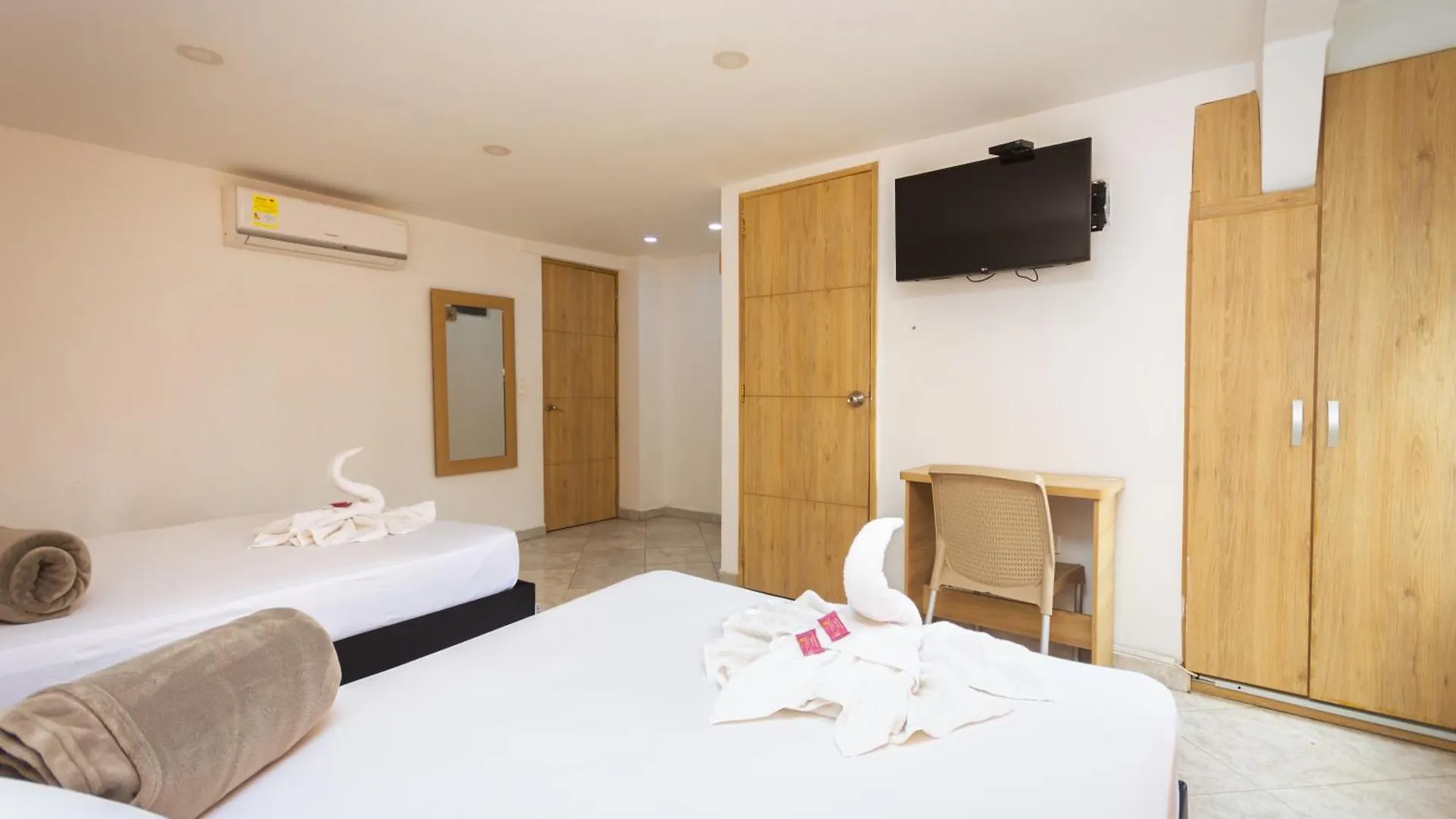 Hotel Colores Boutique 메딜린 4*,