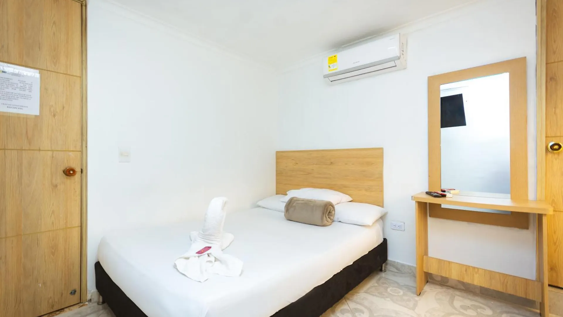 Hotel Colores Boutique 메딜린 4*,