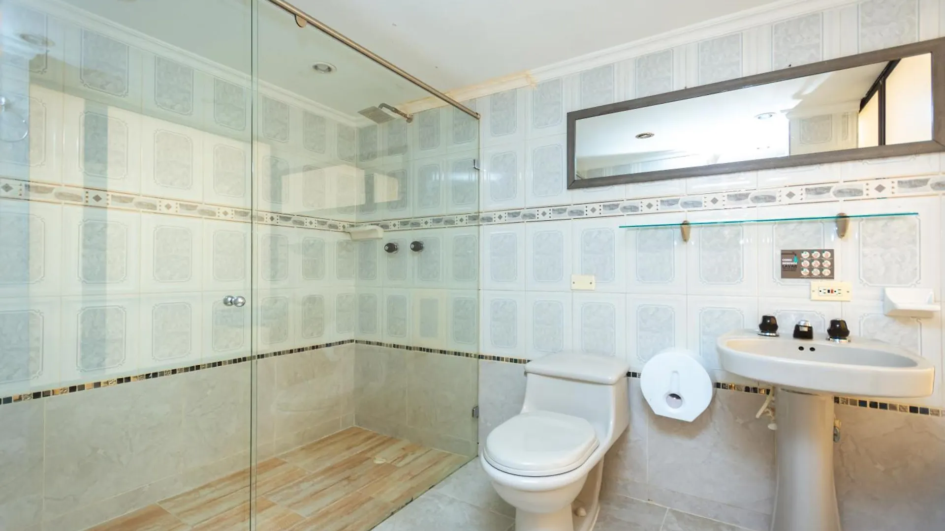 Hotel Colores Boutique 메딜린