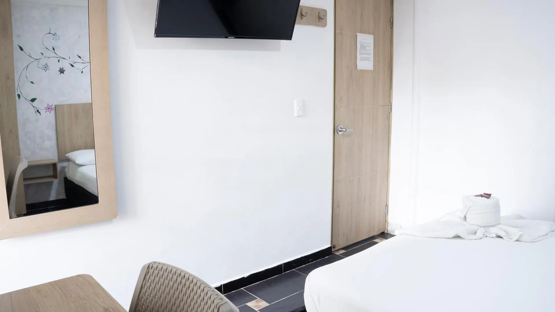 Hotel Colores Boutique 메딜린 4*,  콜롬비아