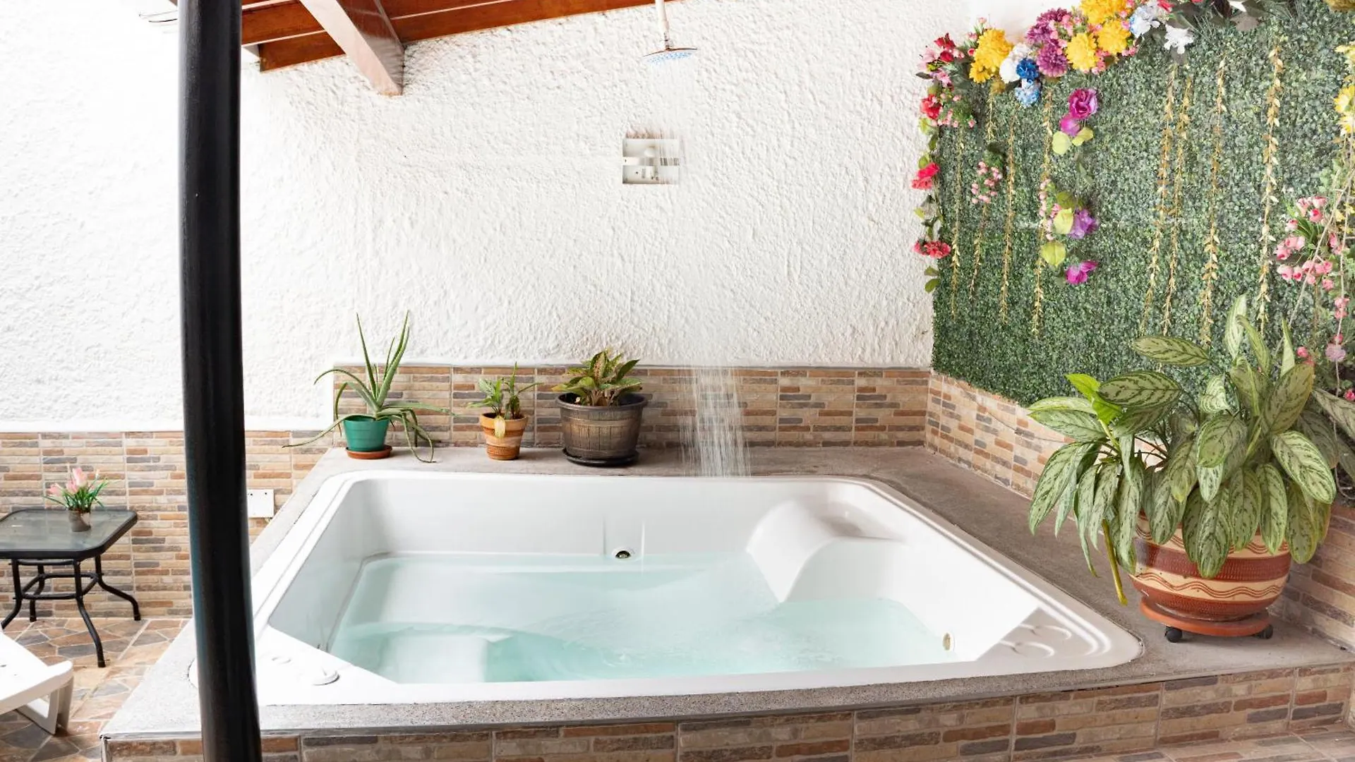 Hotel Colores Boutique 메딜린