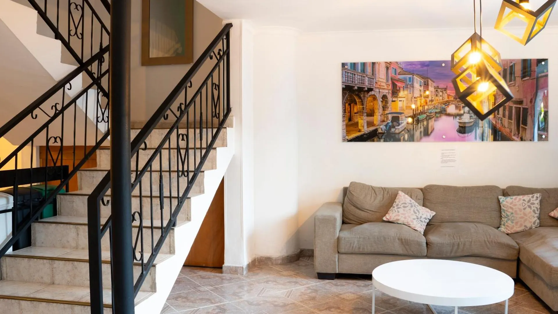 Hotel Colores Boutique 메딜린